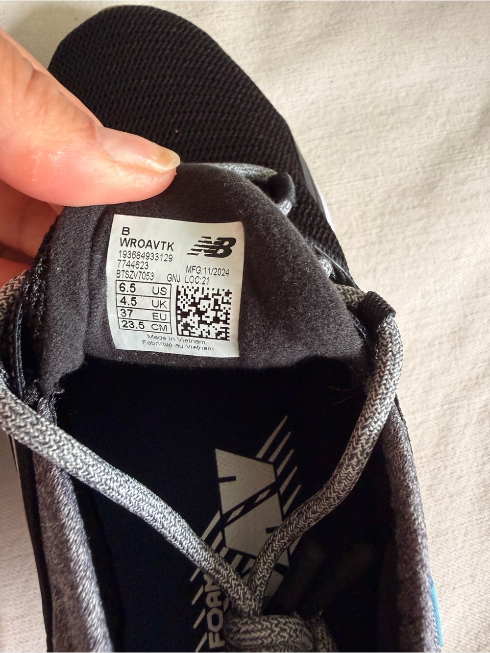 New Balance Black & Gray Lightweight Trainer Sneakers - Picture 9 of 9